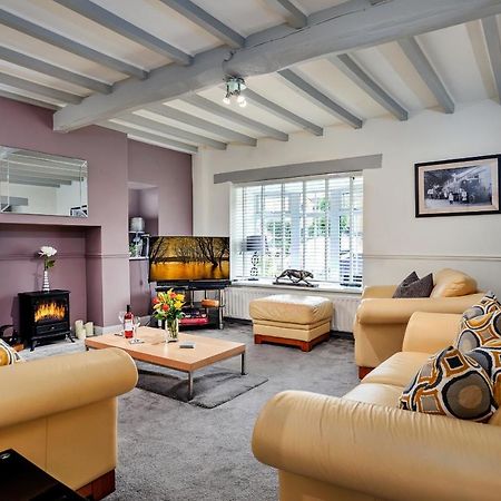 Finest Retreats - Cloggers Cottage Darley Exterior photo