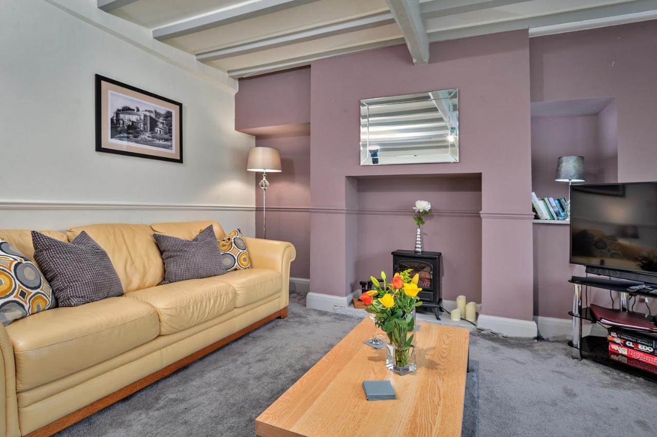 Finest Retreats - Cloggers Cottage Darley Exterior photo